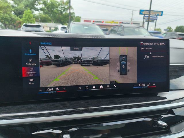 Used 2024 BMW X7 M60i w/ Executive Package image 43