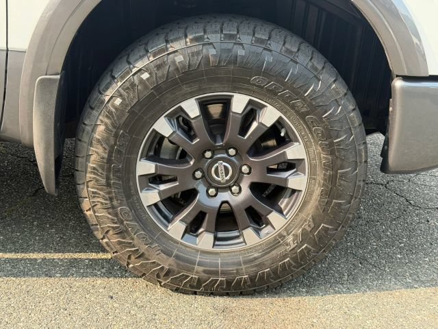 Used 2017 Nissan Titan PRO-4X w/ Pro-4x Convenience Package AWD/4WD image 9