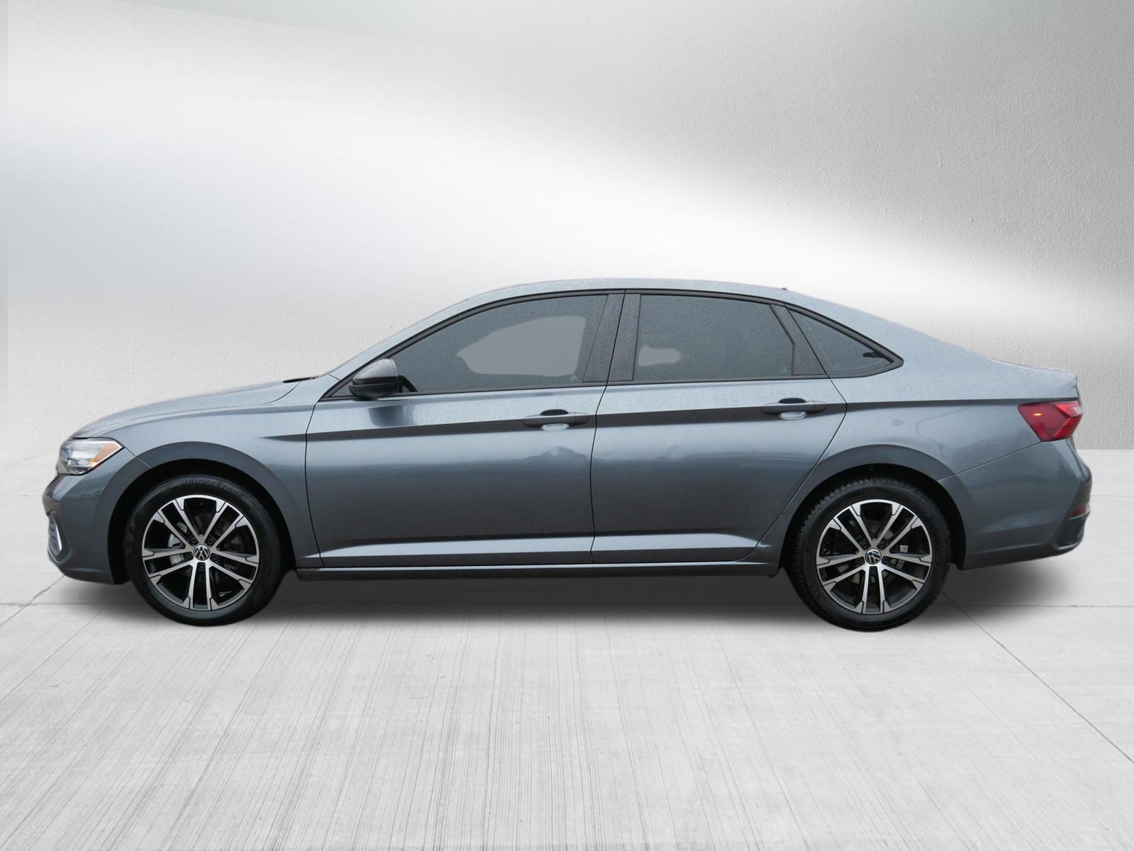 Used 2022 Volkswagen Jetta Sport image 8