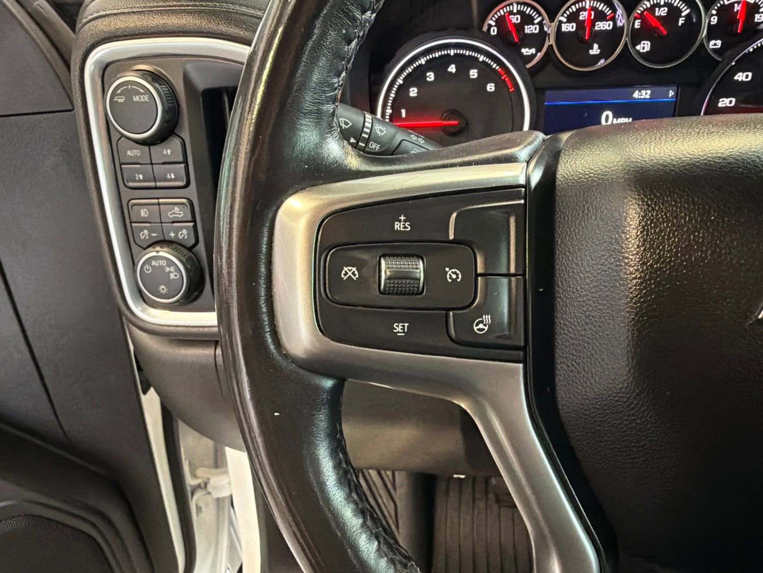Used 2022 Chevrolet Silverado 1500 LT Trail Boss w/ Bed Protection Package AWD/4WD image 20