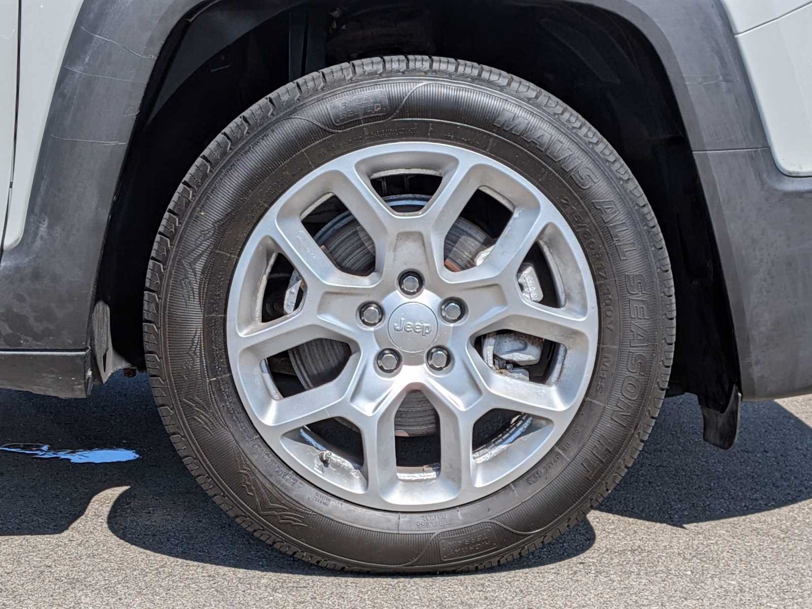 Used 2017 Jeep Renegade Latitude FWD image 13