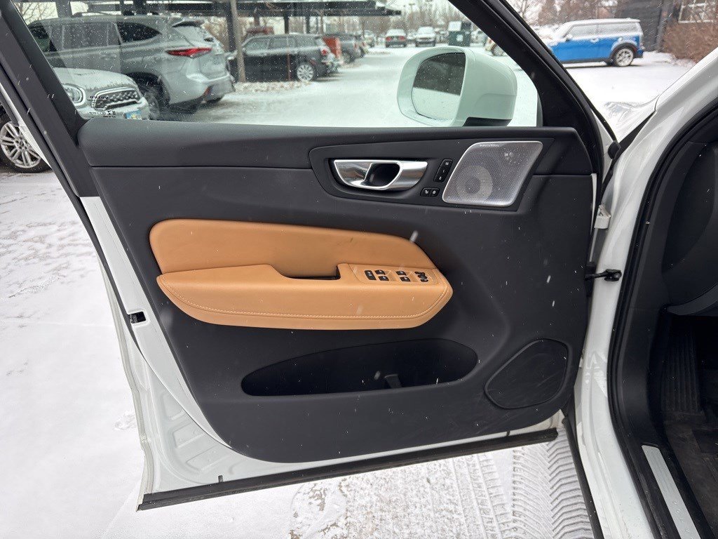 Used 2021 Volvo XC60 T5 Inscription w/ Advanced Package image 9