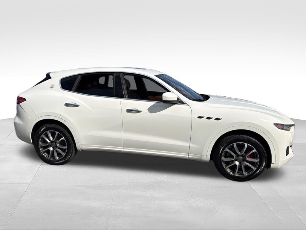 Used 2019 Maserati Levante AWD/4WD image 11