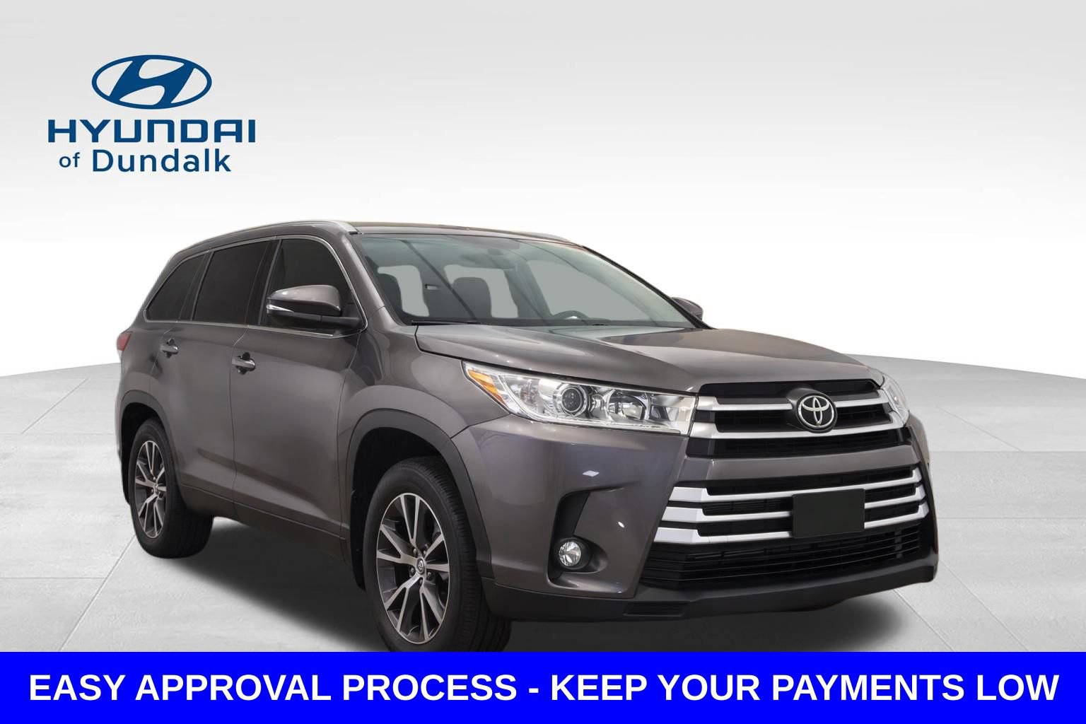 Used 2019 Toyota Highlander LE FWD image 2