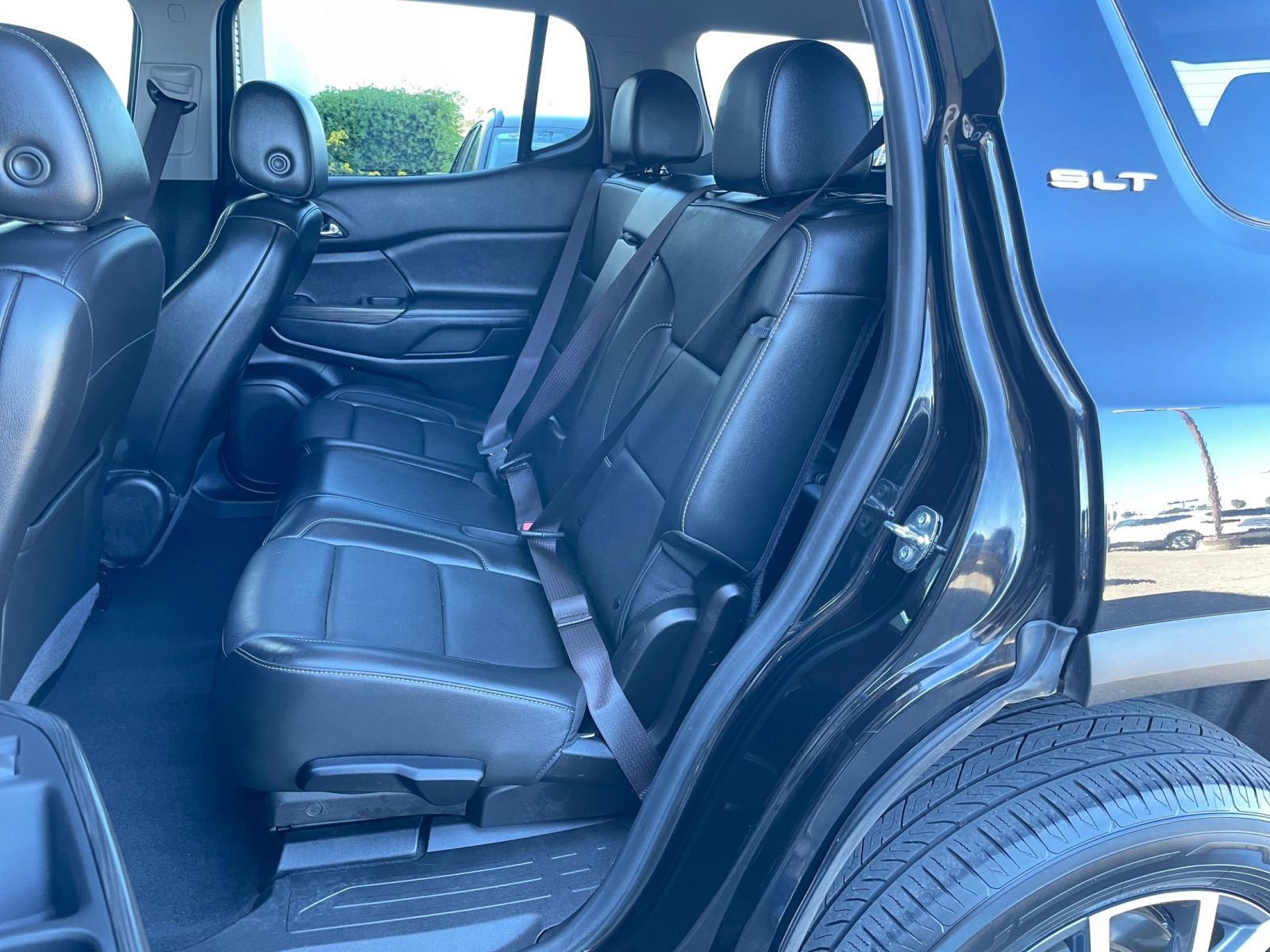 Used 2023 GMC Acadia SLT image 40