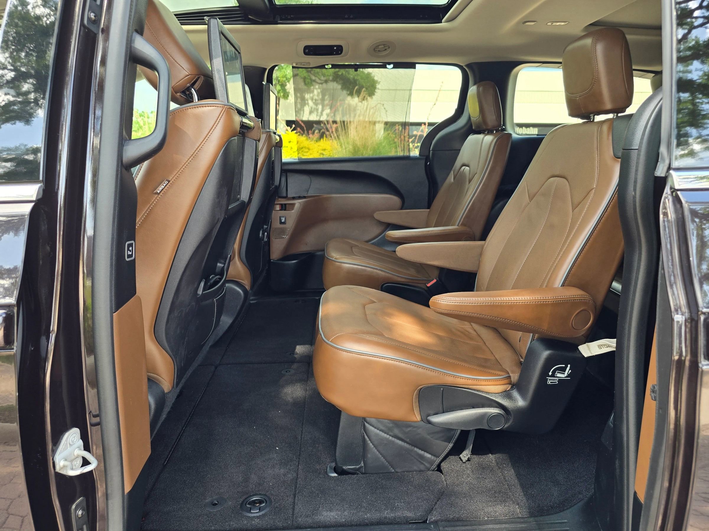 Used 2017 Chrysler Pacifica Limited FWD image 49