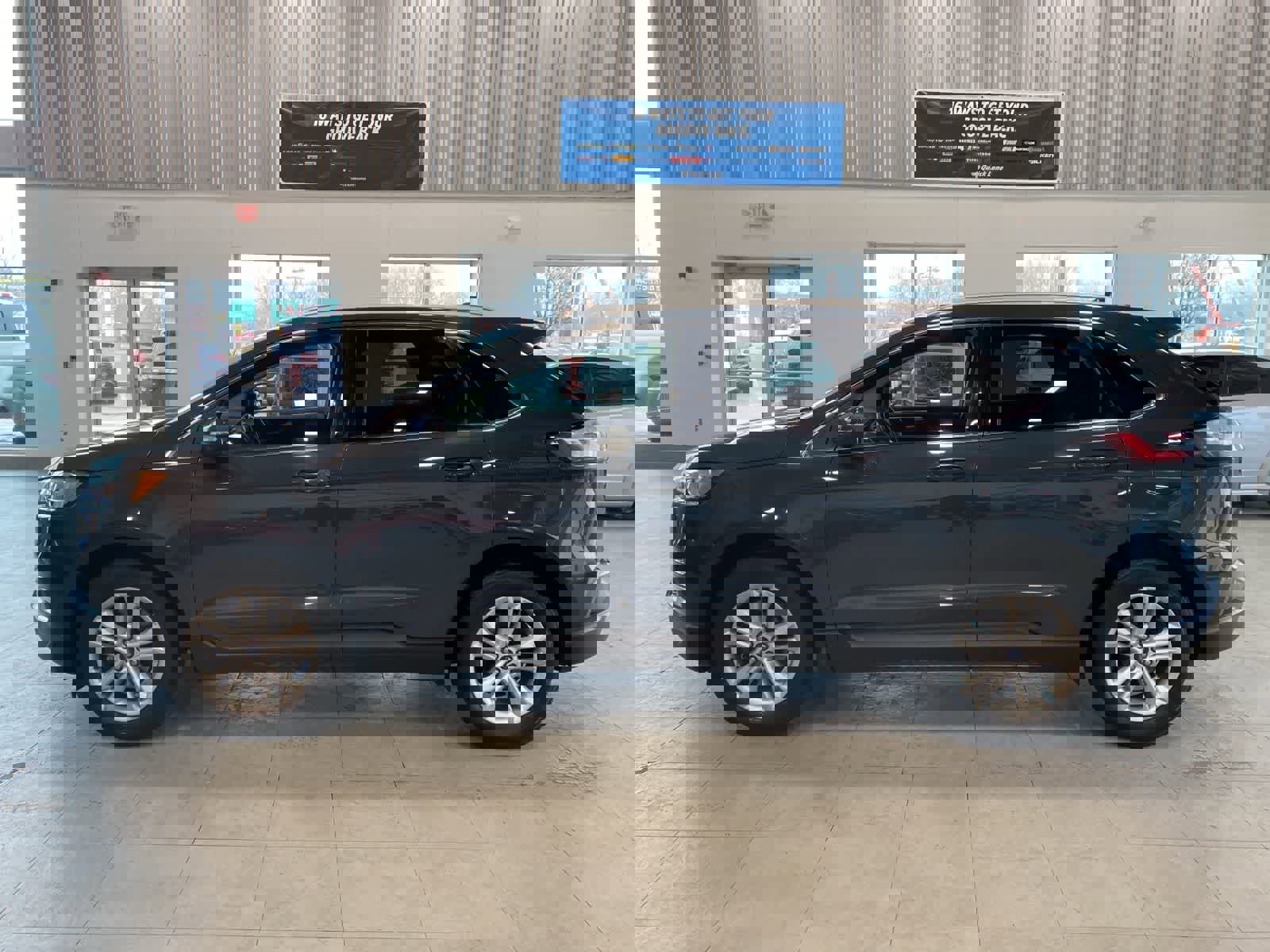 Used 2019 Ford Edge SEL w/ Equipment Group 201A image 2