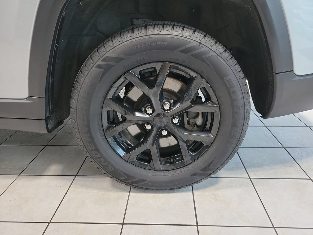 Used 2024 Jeep Grand Cherokee L Laredo AWD/4WD image 48