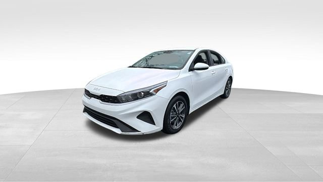 Used 2024 Kia Forte LXS image 2