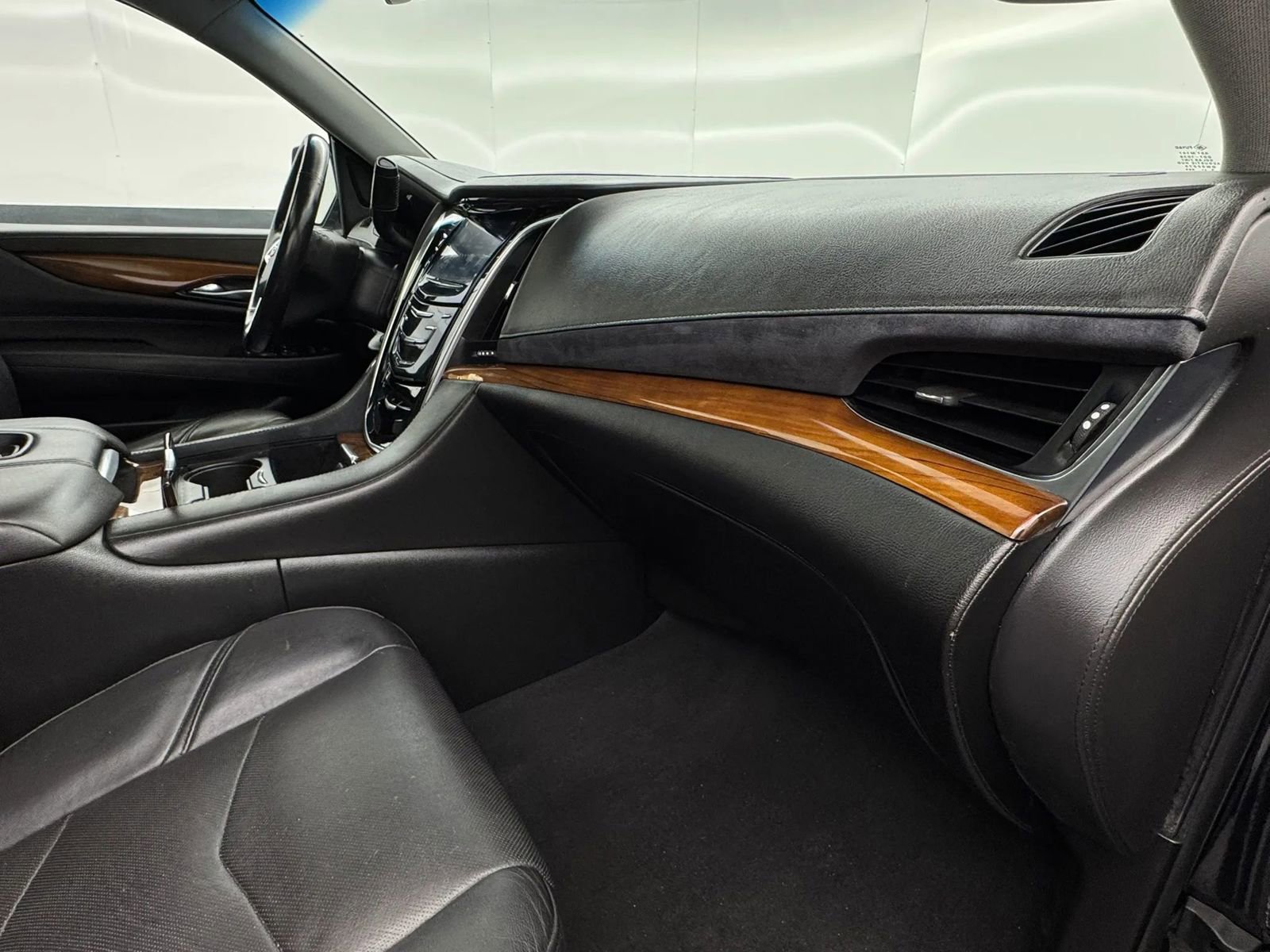 Used 2019 Cadillac Escalade Luxury AWD/4WD image 35