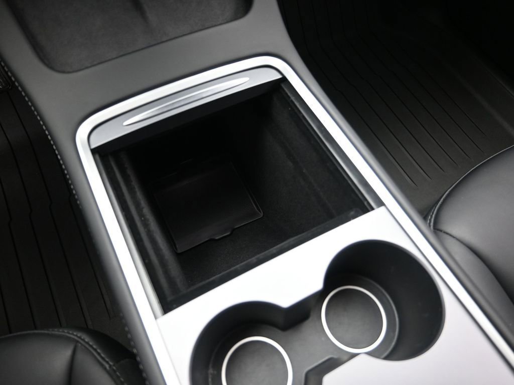 Used 2024 Tesla Model Y Long Range image 17