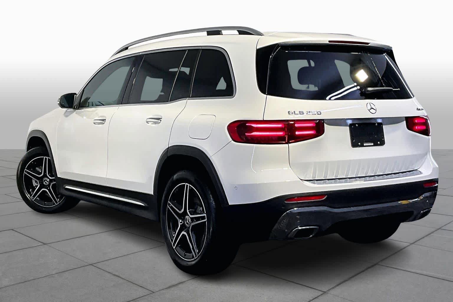 New 2026 Mercedes-Benz GLB 250 4MATIC image 3