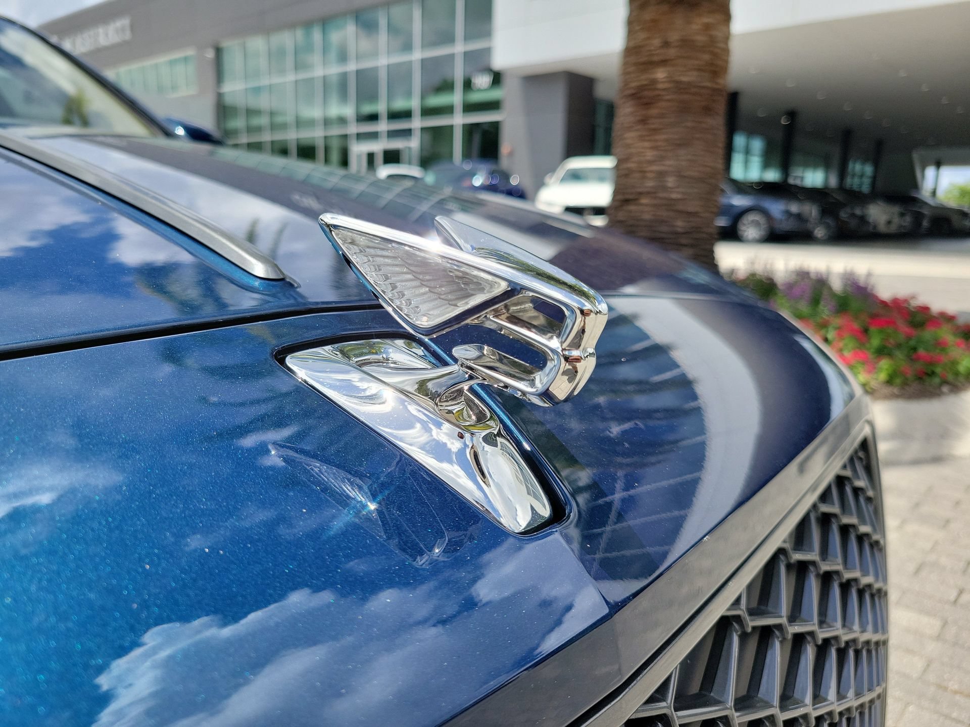 Used 2025 Bentley Flying Spur Plug-In Hybrid AWD/4WD image 16