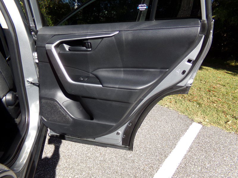 Used 2021 Toyota RAV4 LE AWD/4WD image 42