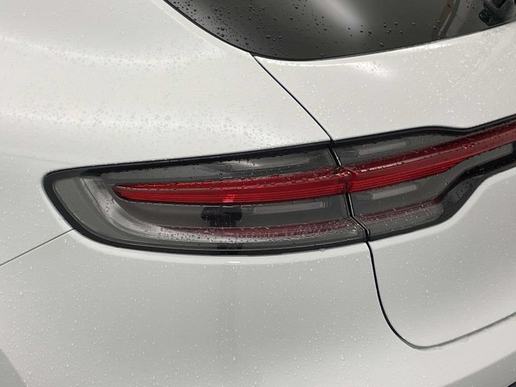 Certified 2025 Porsche Macan AWD/4WD image 16