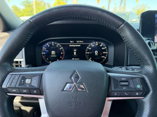 Used 2023 Mitsubishi Outlander SE Black Edition image 28