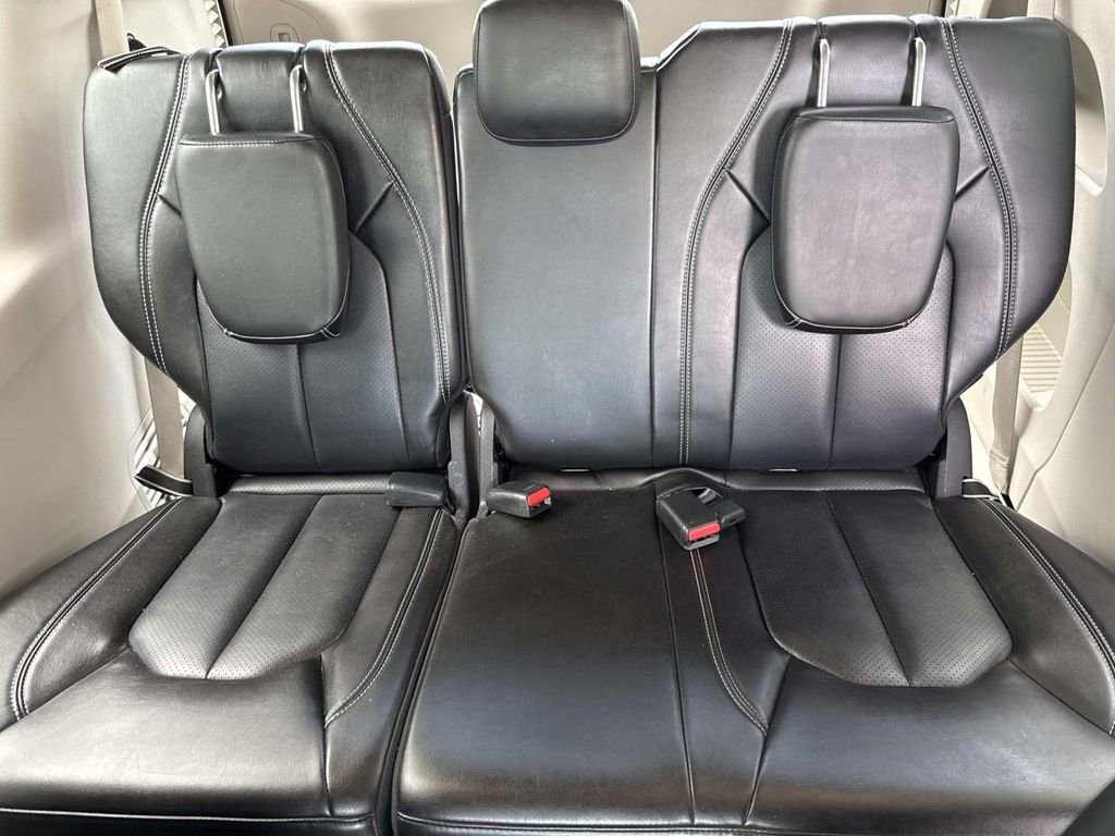 Used 2023 Chrysler Pacifica Touring-L FWD image 17