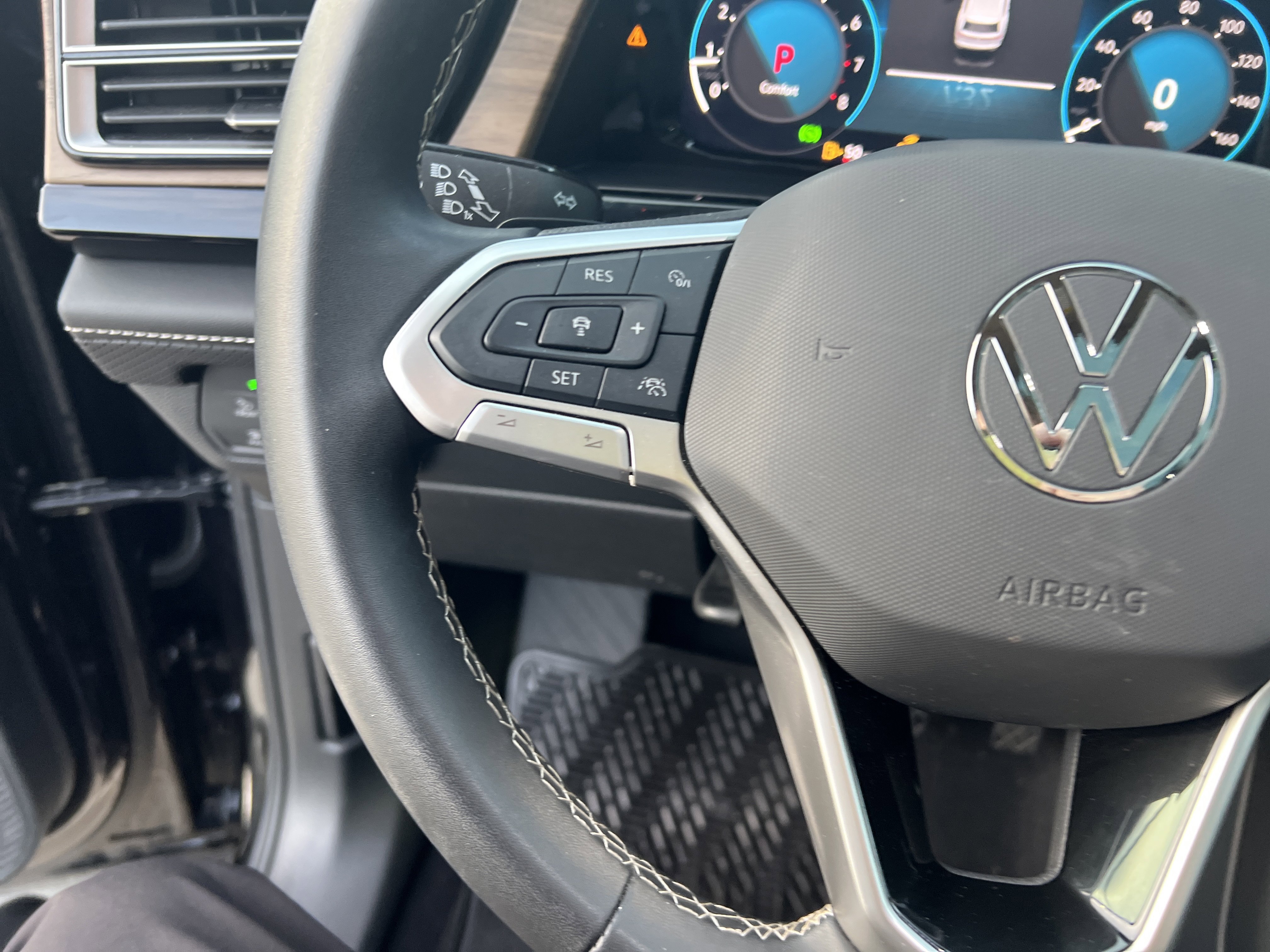 Certified 2024 Volkswagen Atlas SE FWD image 17