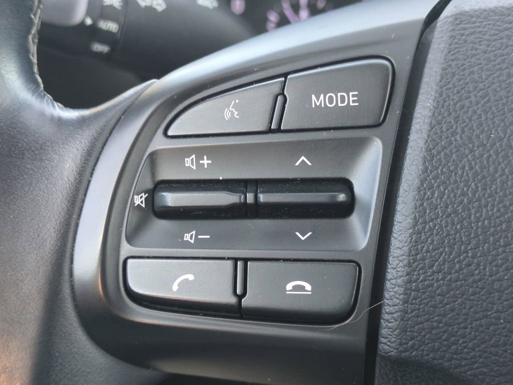 Used 2022 Hyundai Venue SEL image 24