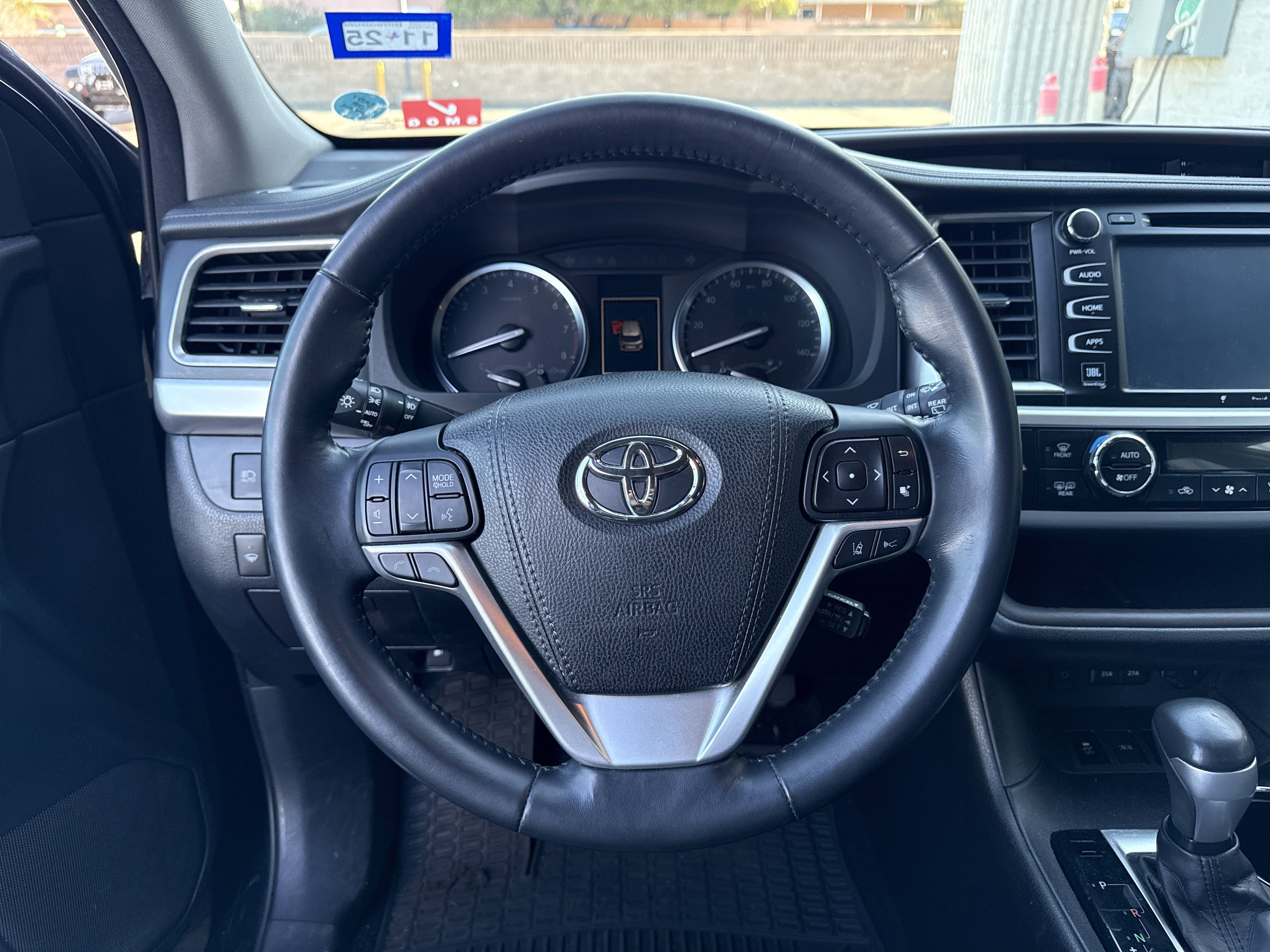 Used 2017 Toyota Highlander Limited image 16