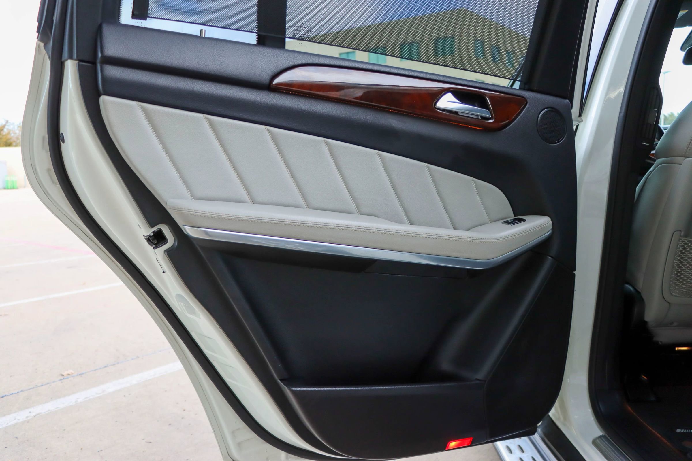 Used 2015 Mercedes-Benz GL 550 4MATIC image 18