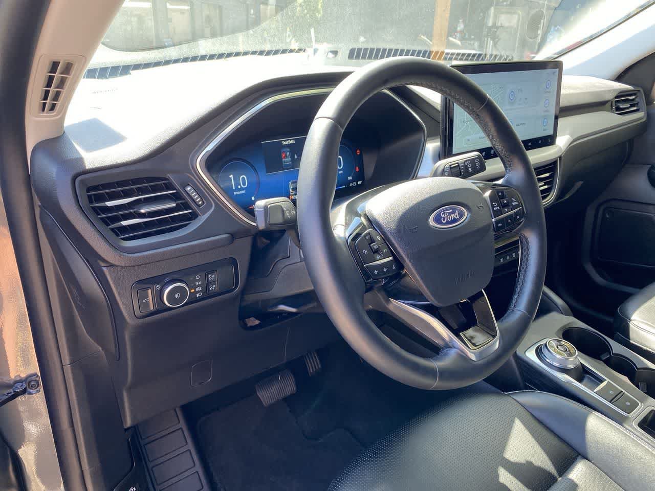 Used 2025 Ford Escape Platinum AWD/4WD image 2