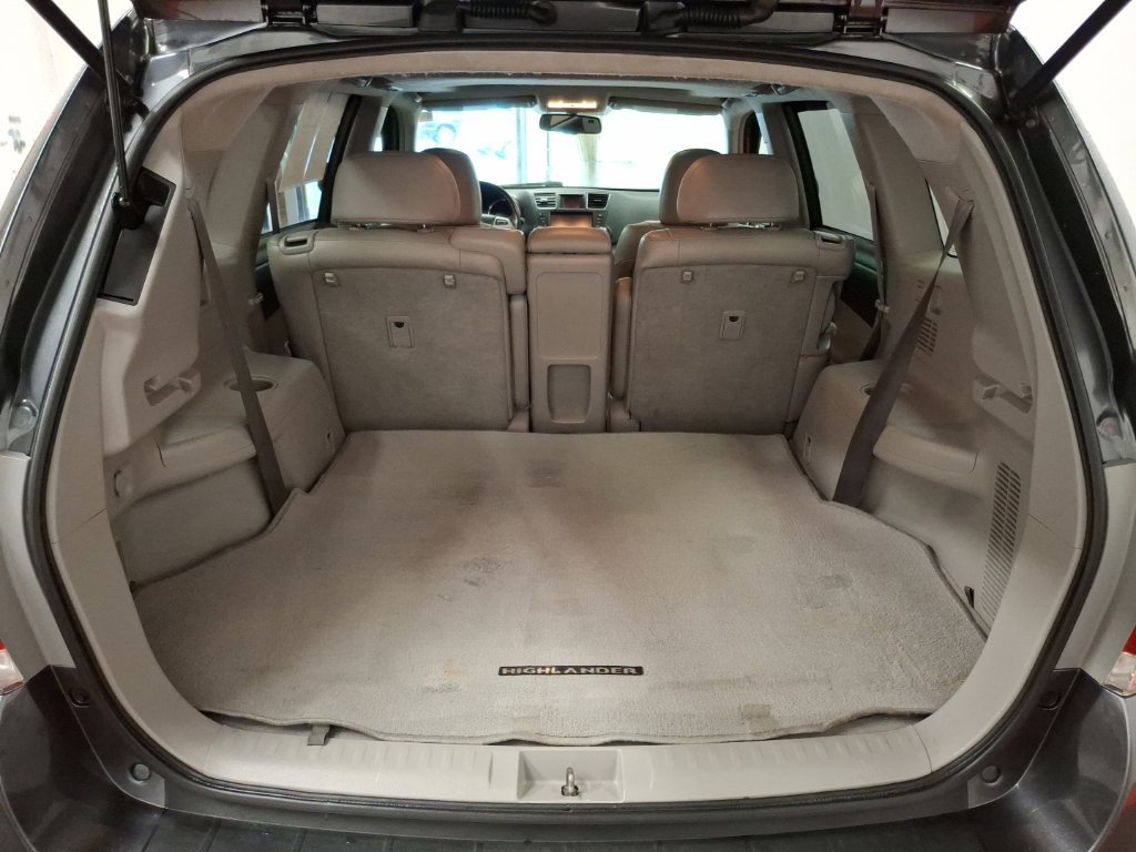 Used 2012 Toyota Highlander Limited w/ Tow Pkg AWD/4WD image 13