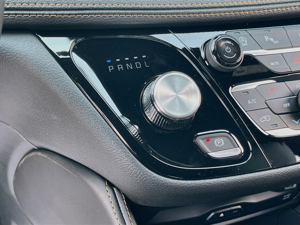 New 2027 Chrysler Pacifica Pinnacle w/ Theater Group FWD image 15