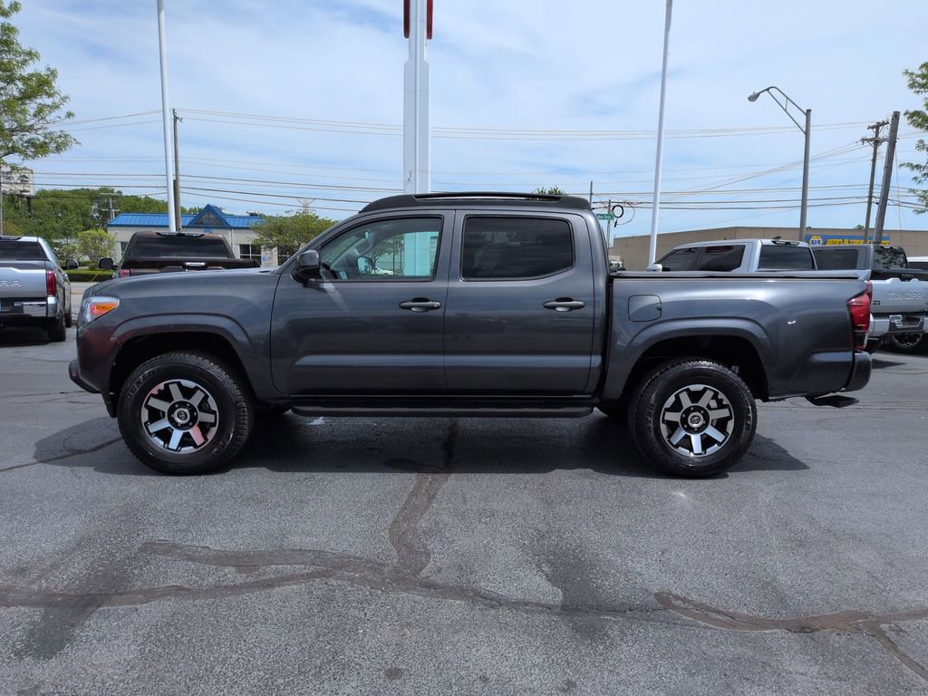 Used 2022 Toyota Tacoma SR AWD/4WD image 2