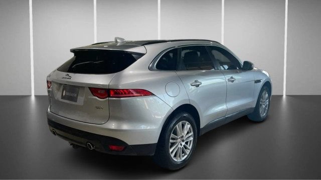 Used 2017 Jaguar F-PACE Prestige AWD/4WD image 9