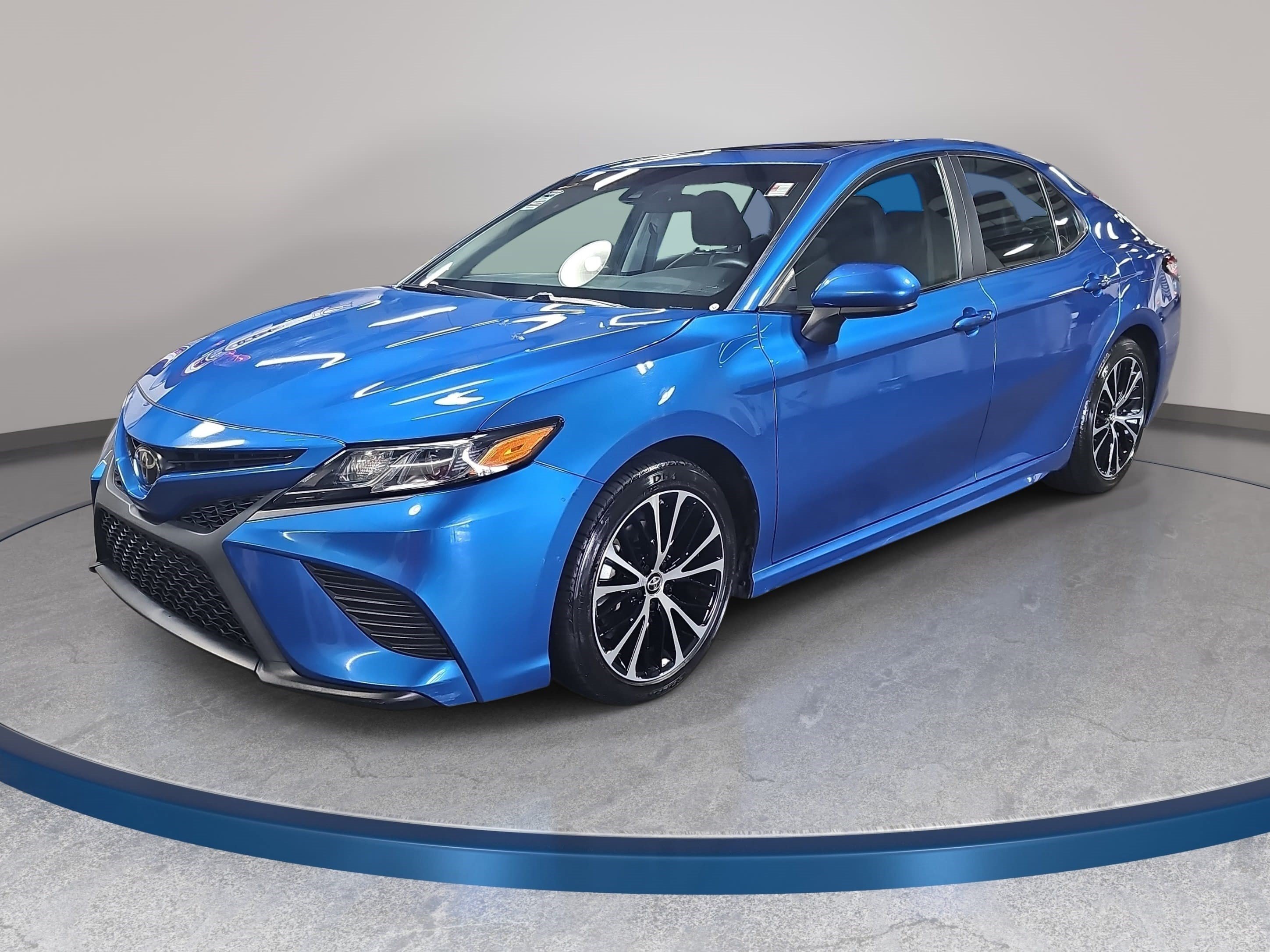 Used 2018 Toyota Camry SE w/ Moonroof Package FWD image 1