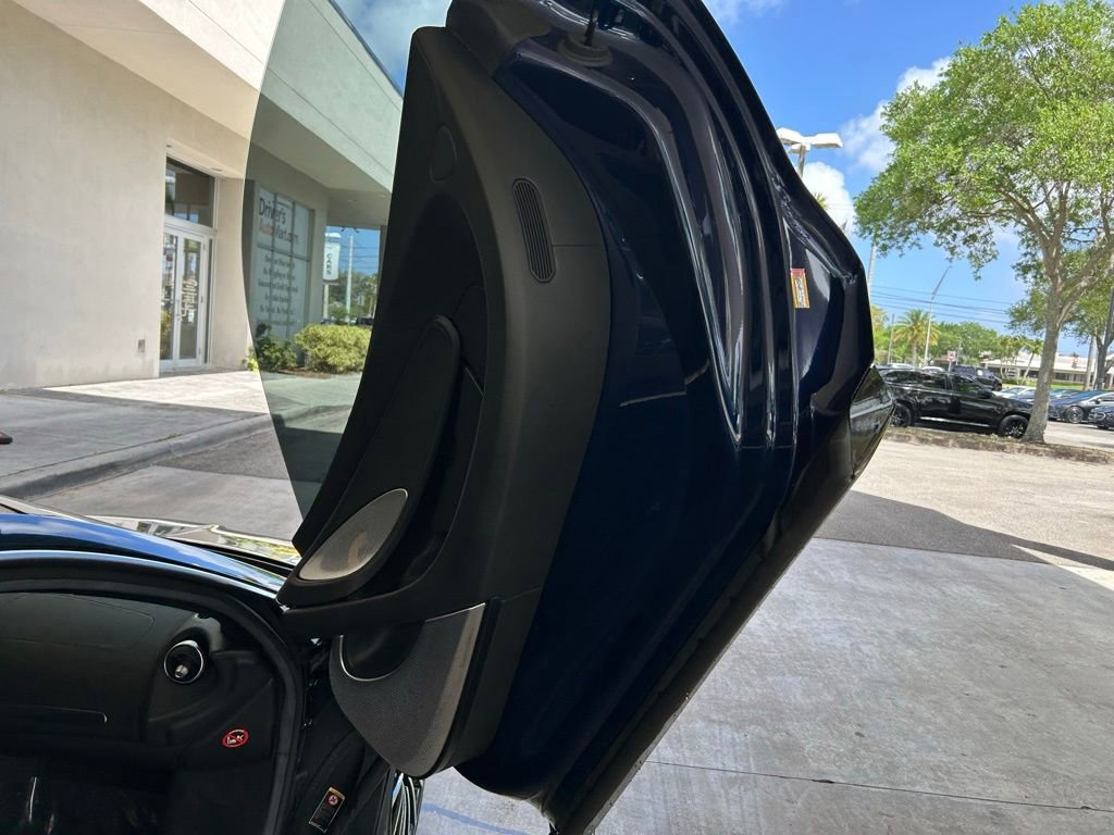 Used 2020 McLaren GT image 32