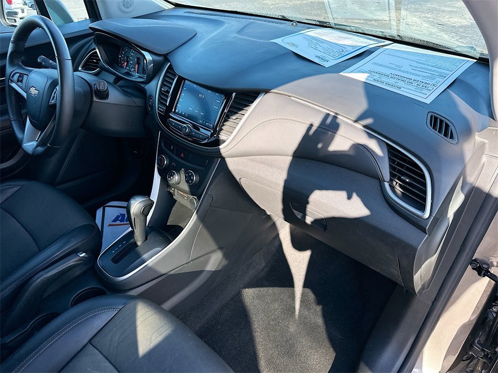 Certified 2022 Chevrolet Trax LT w/ LT Convenience Package image 26