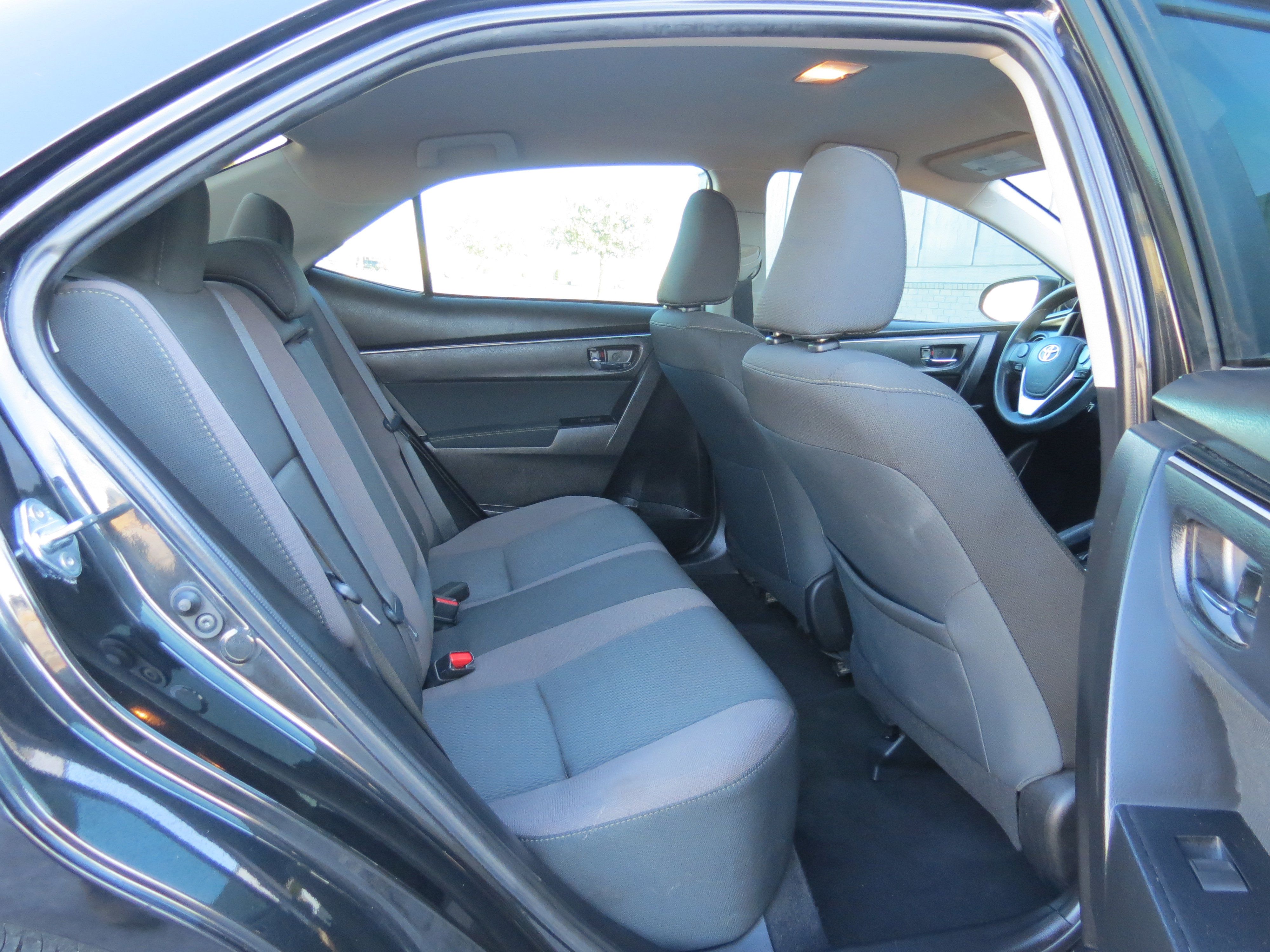 Used 2017 Toyota Corolla LE FWD image 32