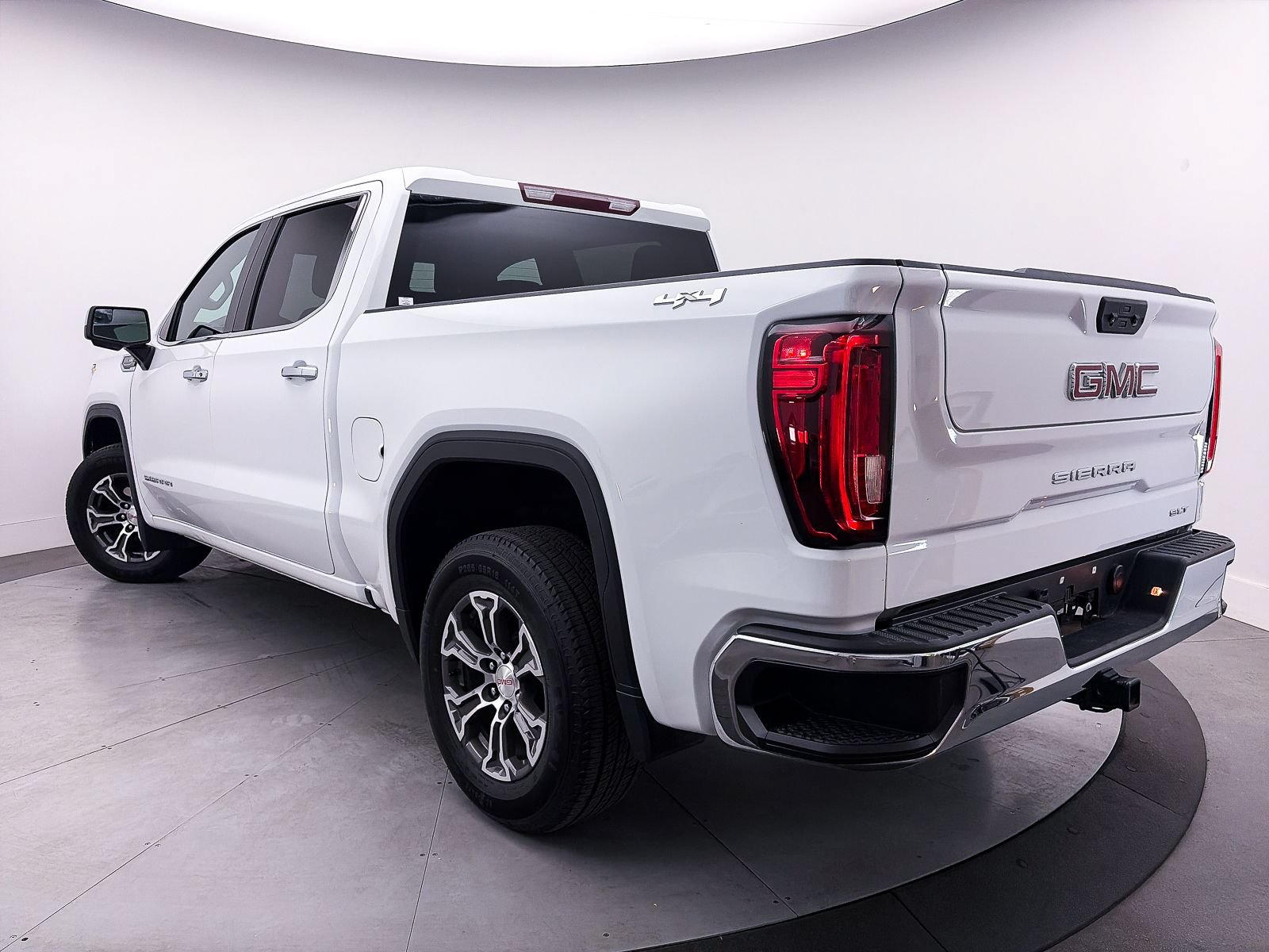 Used 2024 GMC Sierra 1500 SLT AWD/4WD image 3