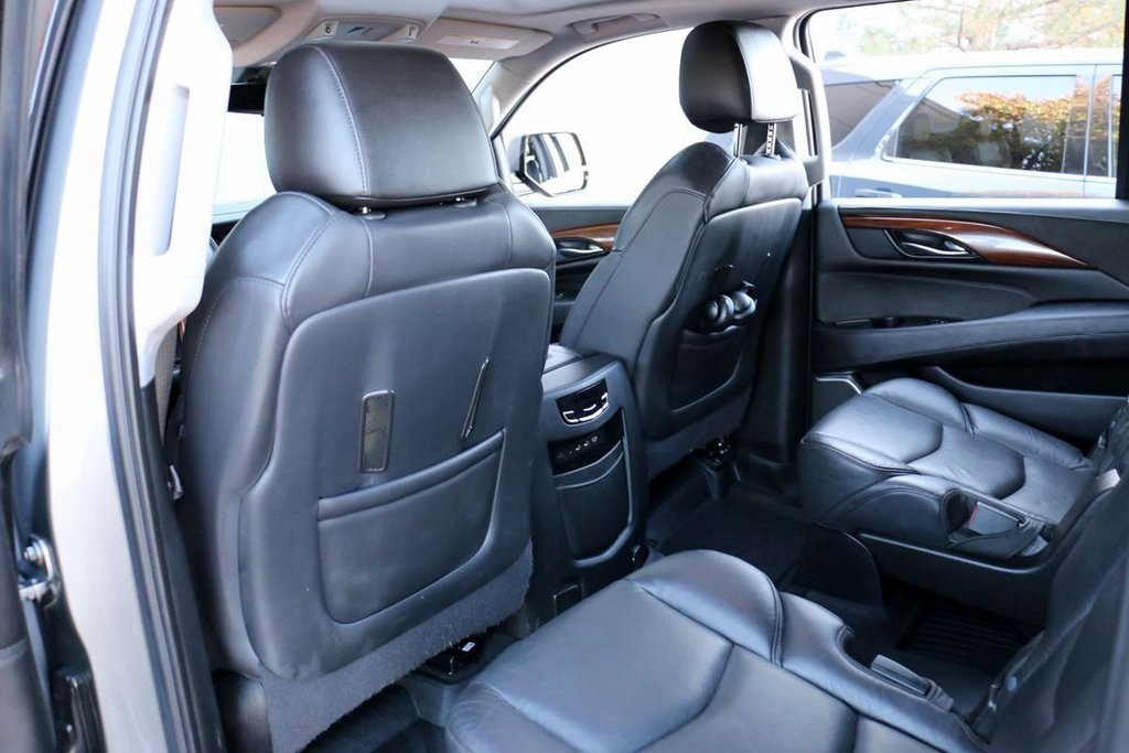 Used 2020 Cadillac Escalade ESV Premium Luxury image 29