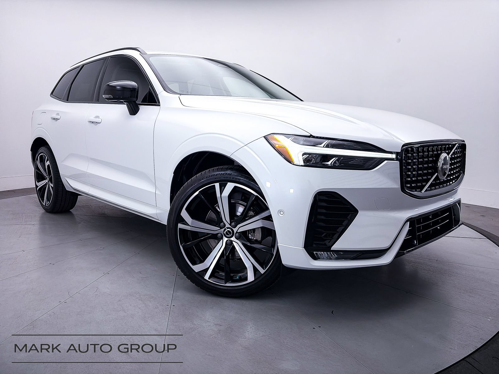 Used 2023 Volvo XC60 B5 Ultimate w/ Protection Package AWD/4WD image 23