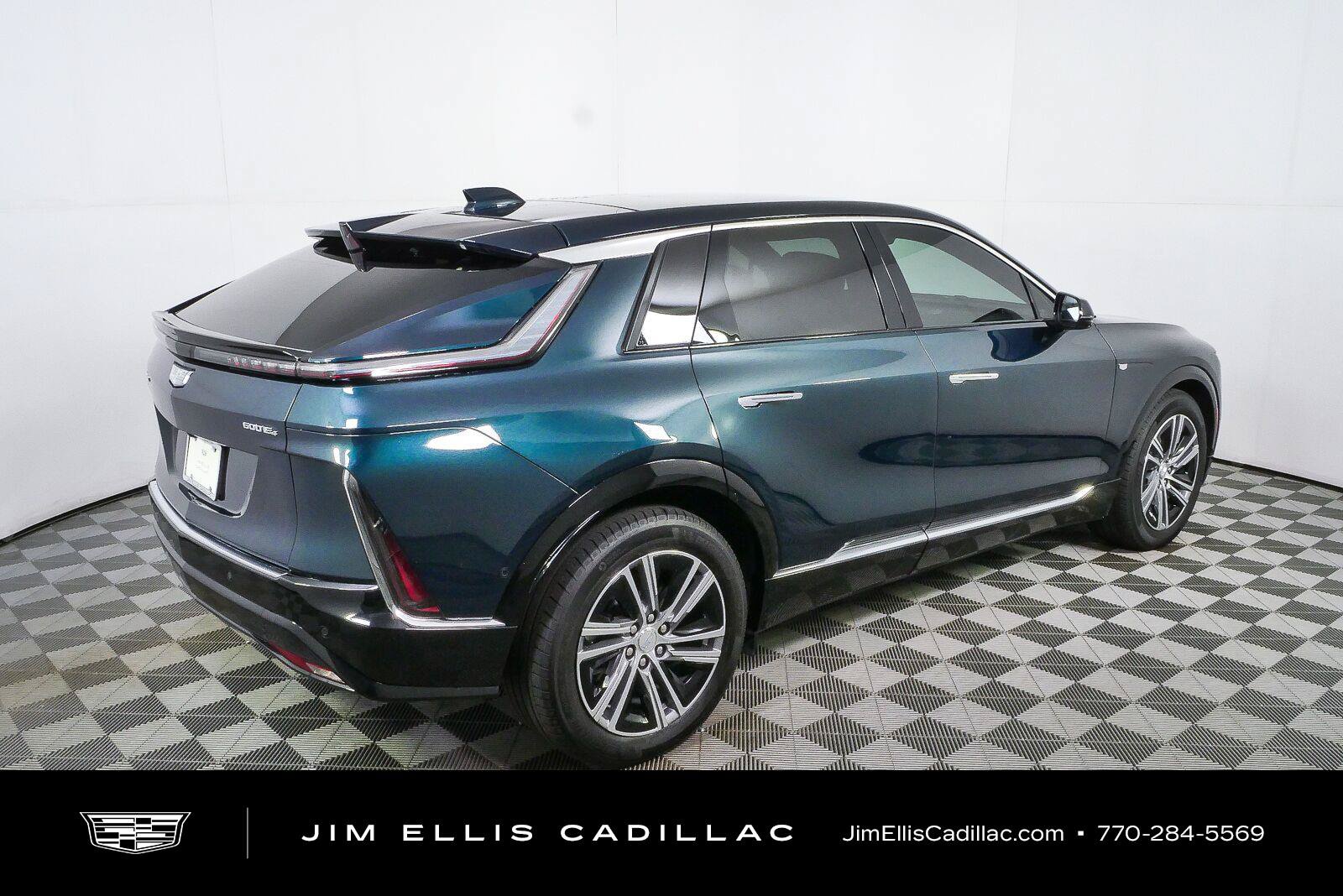 Used 2025 Cadillac Lyriq Luxury AWD/4WD image 3