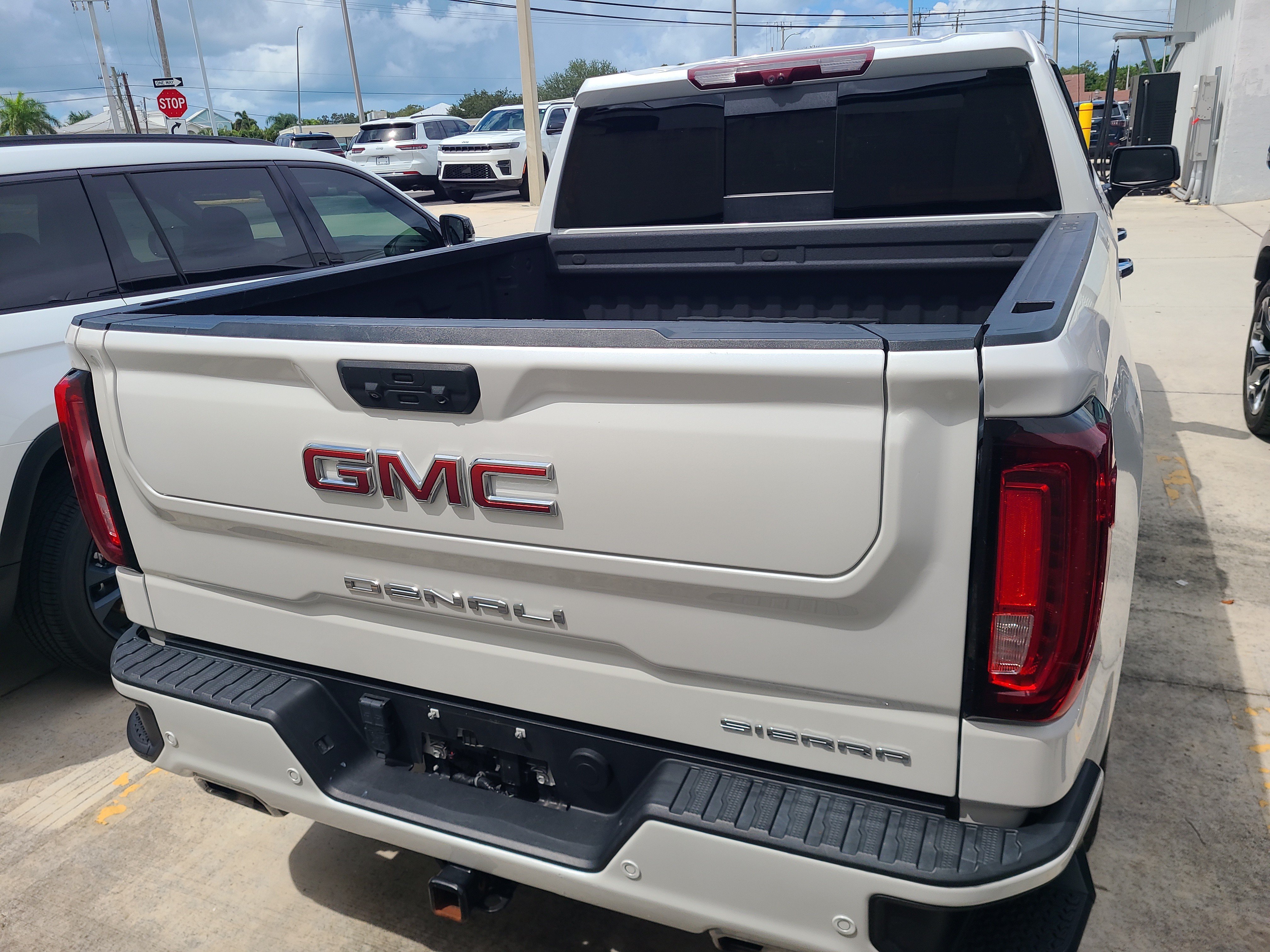 Used 2024 GMC Sierra 1500 Denali w/ Denali Reserve Package AWD/4WD image 8