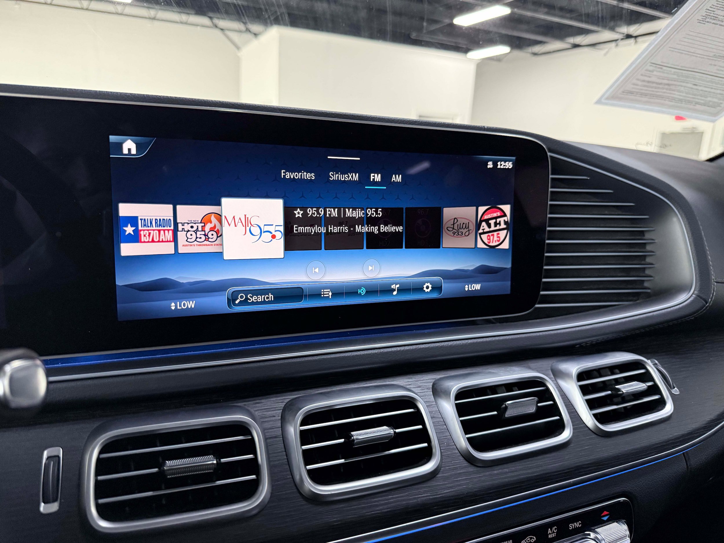 Used 2025 Mercedes-Benz GLS 450 4MATIC image 24