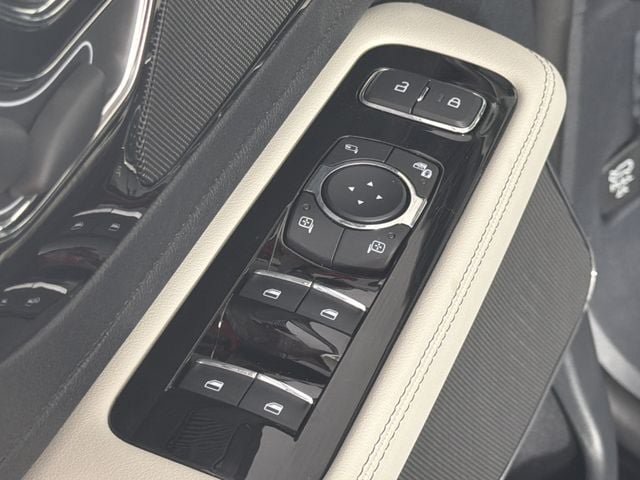 New 2026 Lincoln Aviator 2WD w/ Jet Appearance Package image 9