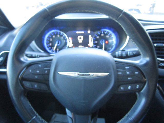 Used 2019 Chrysler Pacifica Touring Plus w/ Advanced Safetytec Group FWD image 12