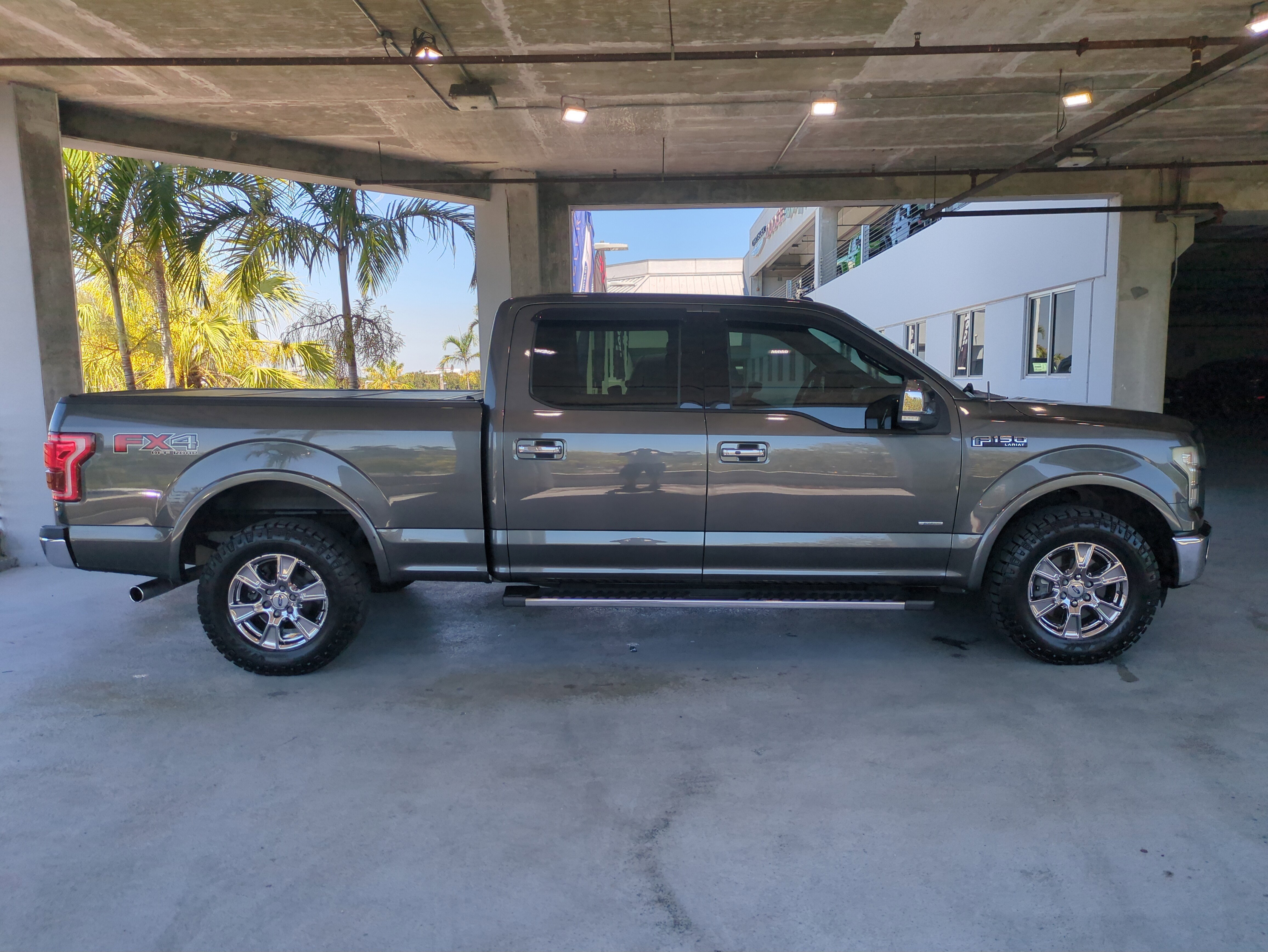 Used 2015 Ford F150 Lariat w/ Equipment Group 502A Luxury image 4