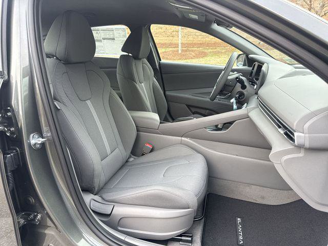 New 2026 Hyundai Elantra SE image 28