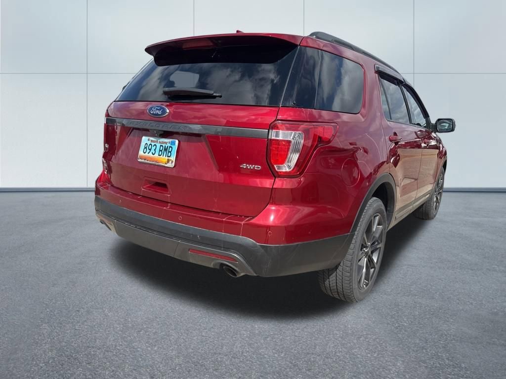 Used 2017 Ford Explorer XLT w/ Equipment Group 202A AWD/4WD image 6