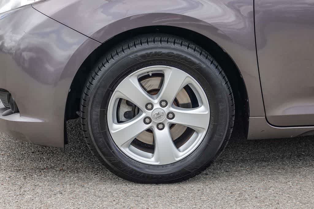 Used 2015 Toyota Sienna LE FWD image 9