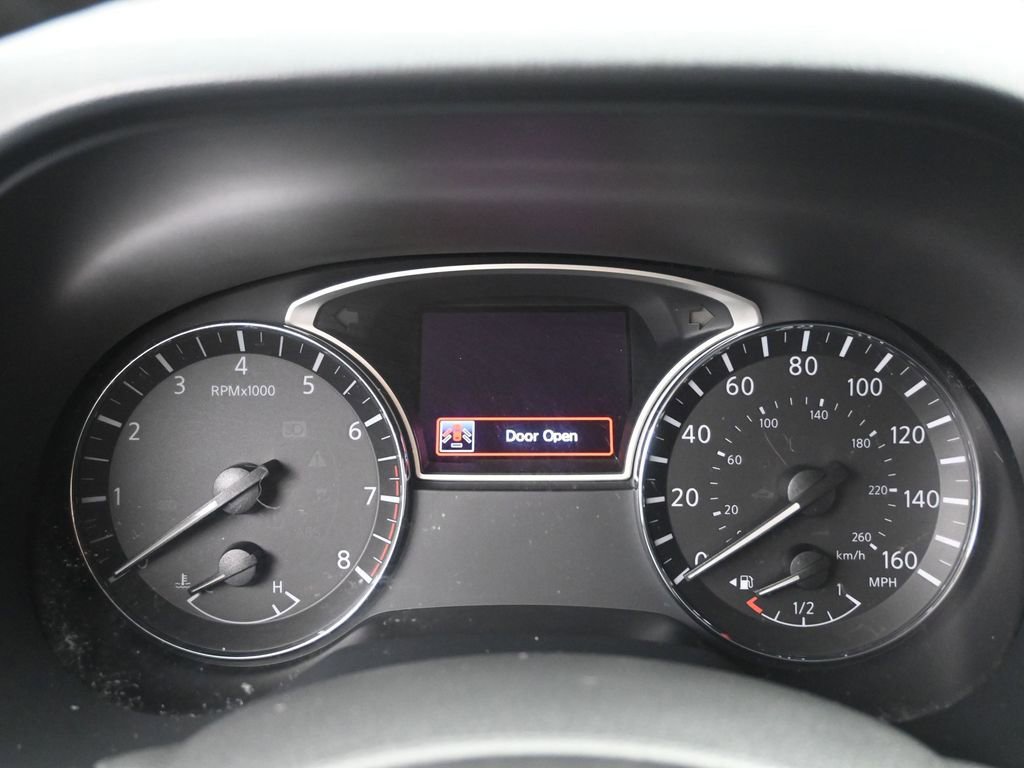 Used 2020 Nissan Pathfinder SV image 12