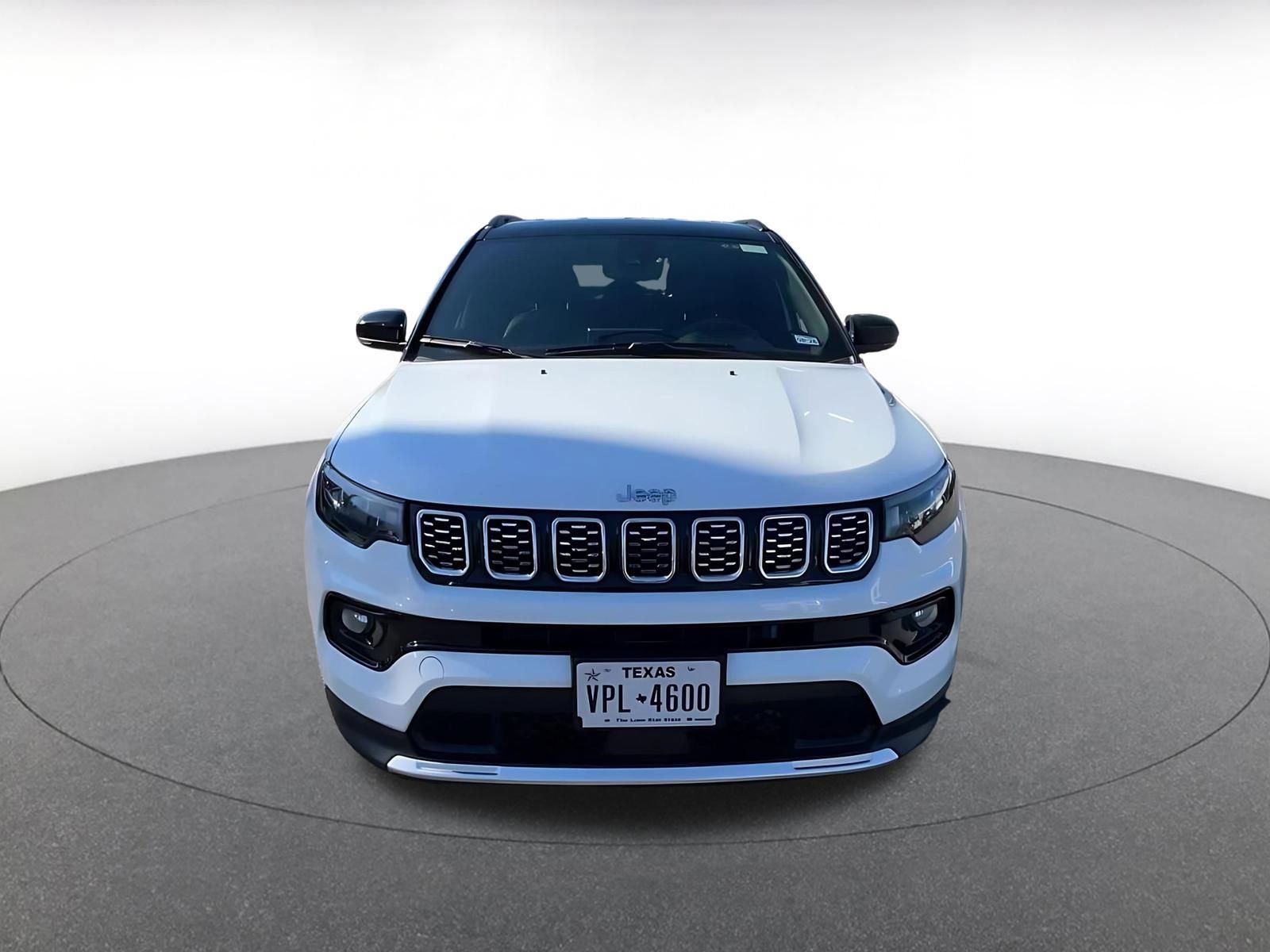 Used 2025 Jeep Compass Limited image 3