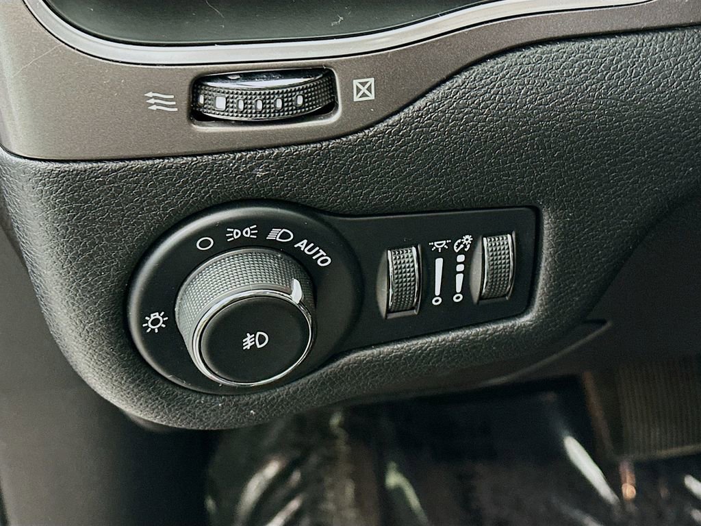 Certified 2020 Jeep Cherokee Latitude Lux w/ Quick Order Package 26H Lux image 18