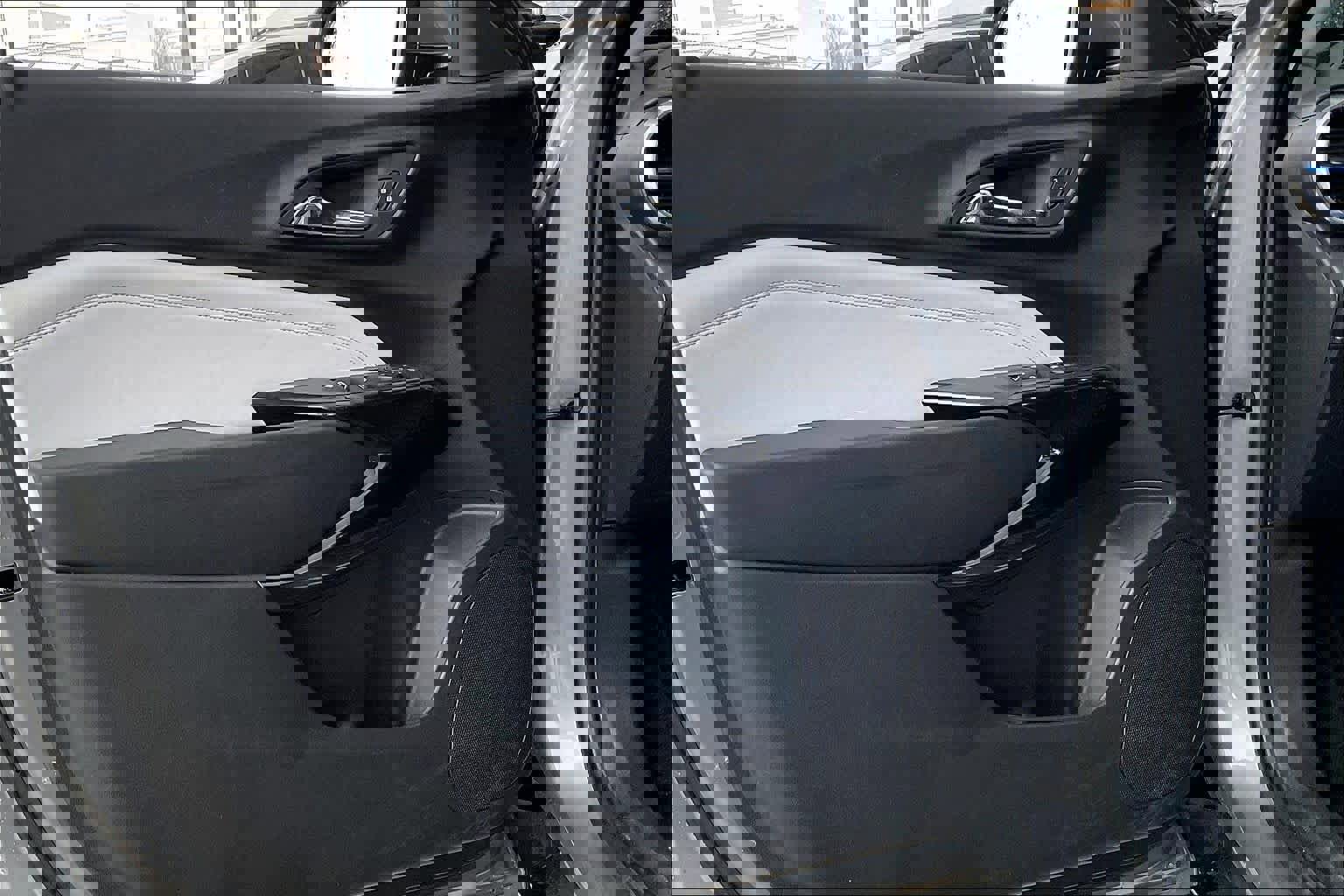 Certified 2025 Chevrolet Trax LT image 21